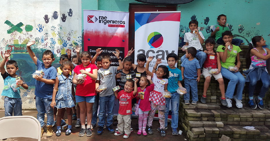Taller de Arte con niños del SIFAIS, foto grupal